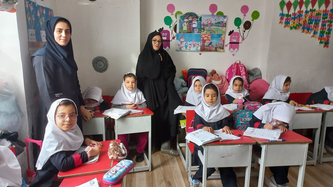 بازدید سرگروه پایه اول از کلاس اول مدرسه گل مریم
